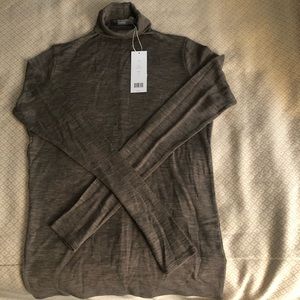 Vince Designer 100% wool turtleneck